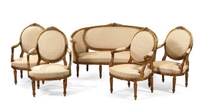 Mobilier de salon en bois mouluré, sculpté,...