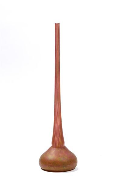 DAUM NANCY.
Grand vase soliflore à col tubulaire...