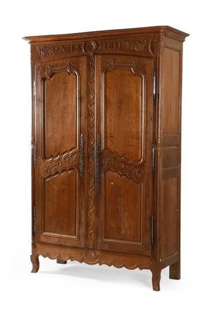 Armoire de mariage en chêne mouluré et sculpté...