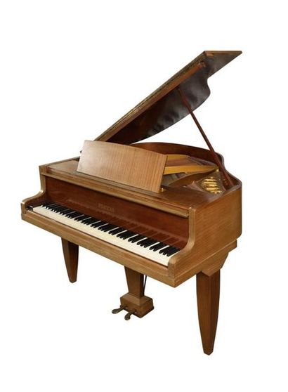 PLEYEL à Paris.
Piano crapaud en placage...