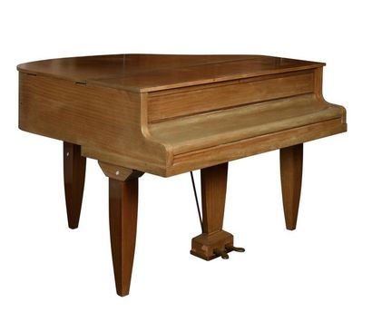 PLEYEL à Paris.
Piano crapaud en placage...