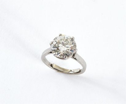 Bague en platine 850 millièmes, ornée d'un...