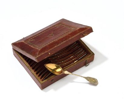 Série de douze petites cuillères en argent...