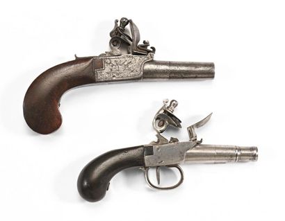 France, fin XVIIIe.
Lot de deux pistolets...