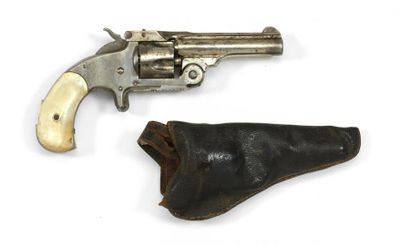 États-Unis, fin XIXe.
Revolver SMITH & WESSON...