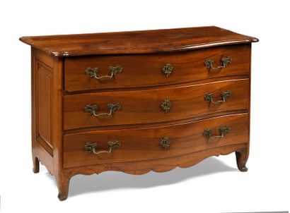 Commode rectangulaire en noyer ouvrant par...