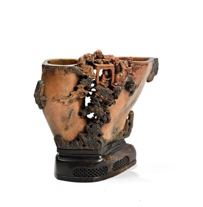 CHINE, vers 1900.
Vase en stéatite sculptée...