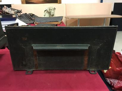 Important cartel et sa console en bois peint...