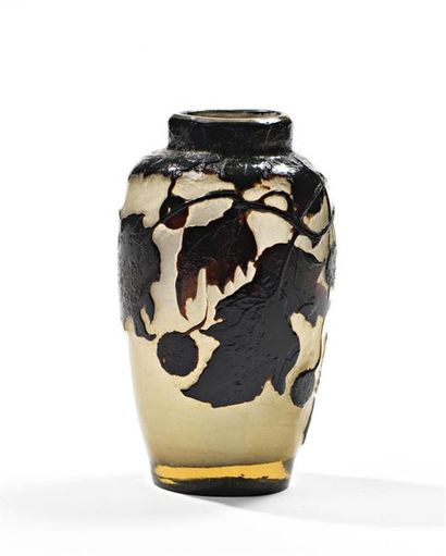 Emile GALLE (1846-1904).
Petit vase en verre...