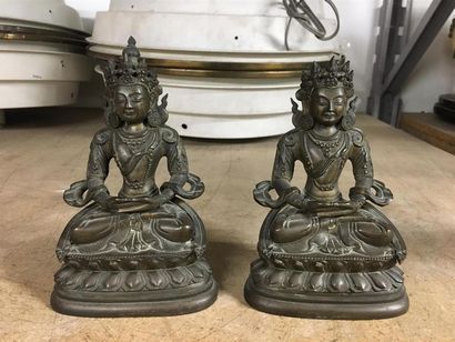 CHINE, XXe.
Deux statuettes d'Amitayus en...
