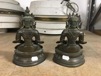 CHINE, XXe.
Deux statuettes d'Amitayus en...