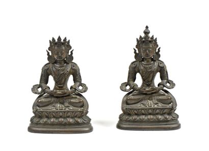 CHINE, XXe.
Deux statuettes d'Amitayus en...