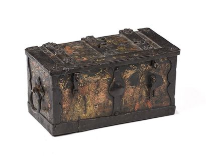 Coffret rectangulaire en fer forgé à décor...