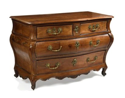 Commode de port en à façades et côtés galbés...