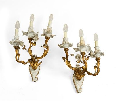Paire d'appliques à trois bras de lumière...
