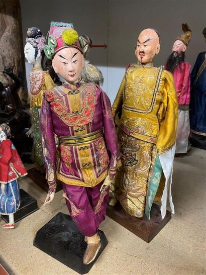 CHINE, début XXe.
Ensemble de neuf marionnettes...