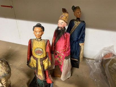 CHINE, début XXe.
Ensemble de neuf marionnettes...