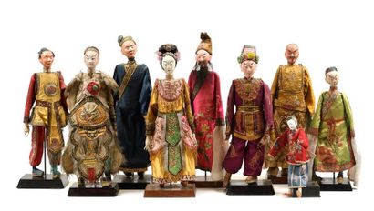 CHINE, début XXe.
Ensemble de neuf marionnettes...