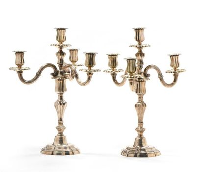 Paire de candélabres en bronze argenté à...
