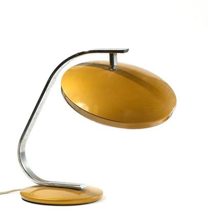 FASE. 
Lampe de bureau modèle 520 en métal...