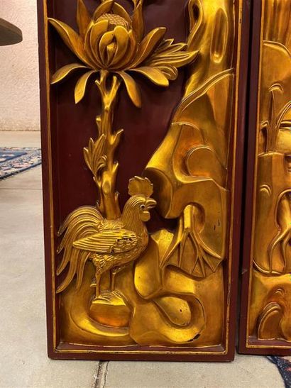 Ensemble de quatre panneaux en bois sculpté...