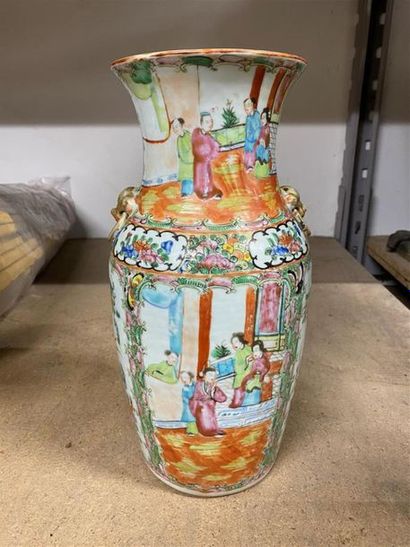 CHINE, CANTON, fin XIXe, début XXe.
Vase...