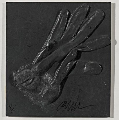 ARMAN (1928-2005).
Naufrage d'un gant.
Composition...