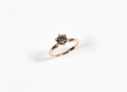 Bague solitaire en or rose 14K, centrée d'un...