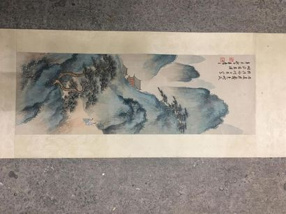 CHINE, XXe.
Rouleau peint à l'encre et couleurs...