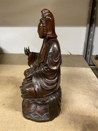 CHINE, XXe.
Statuette de Guanyin en bois...