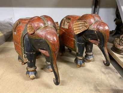 INDE, fin XIXe.
Deux éléphants d'ornementation...