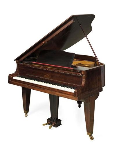 ERARD.
Piano crapaud en placage d'acajou...