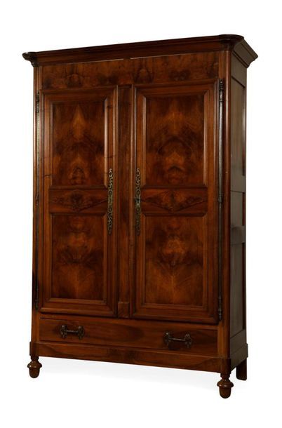 Importante armoire en noyer et ronce de noyer...
