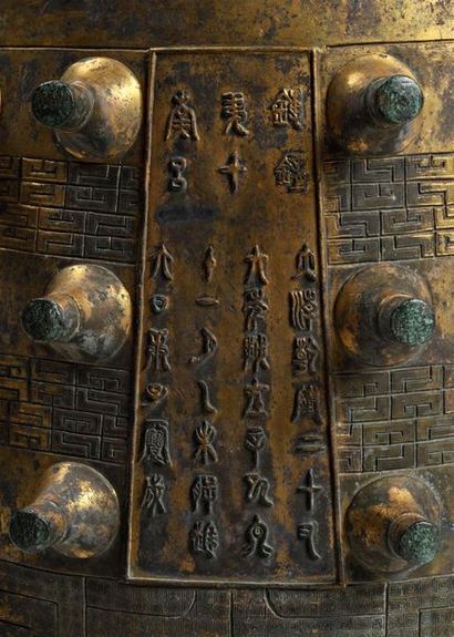 CHINE, début XXe.
Importante cloche en bronze,...
