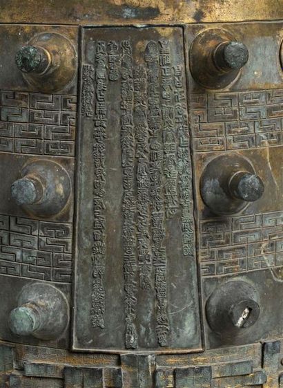 CHINE, début XXe.
Importante cloche en bronze,...