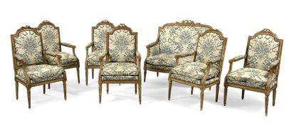 Mobilier de salon en bois mouluré, sculpté...