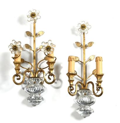 BAGUES.
Deux appliques pouvant formées paire...