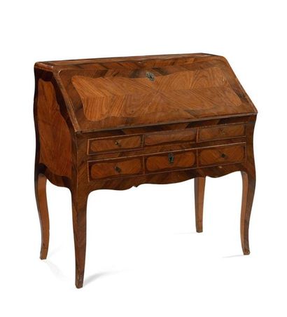 Bureau de pente en placage de bois exotiques...