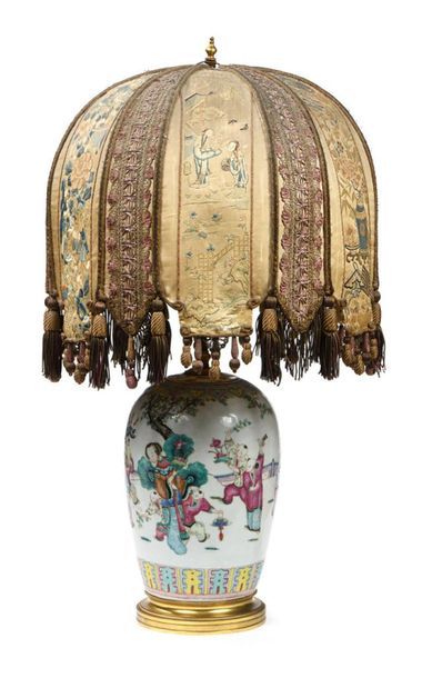 CHINE, XIXe-XXe.
Vase en porcelaine de la...
