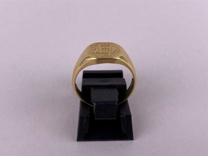 Chevalière en or jaune 18K chiffrée AG.
Poids...