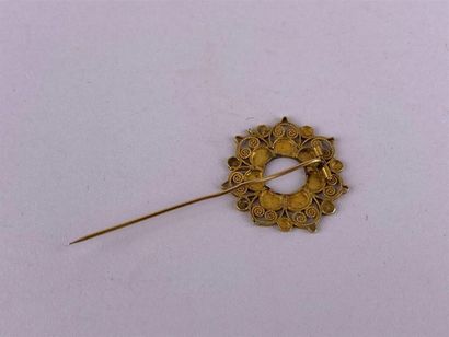 Épingle en or jaune 18K à décor de fleur...