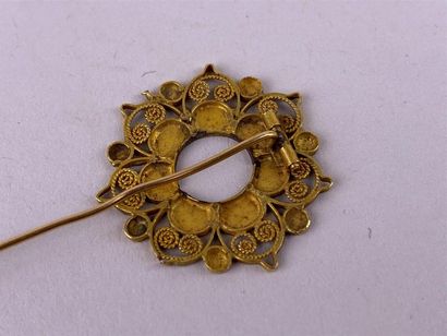 Épingle en or jaune 18K à décor de fleur...