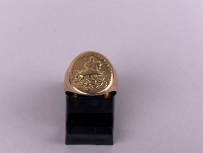 Chevalière en or jaune 18K ornée d'une petite...