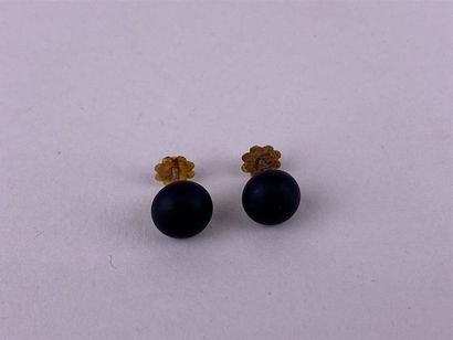 Paire de clous d'oreille en or jaune 18K...