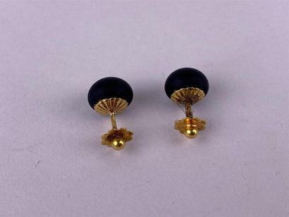 Paire de clous d'oreille en or jaune 18K...