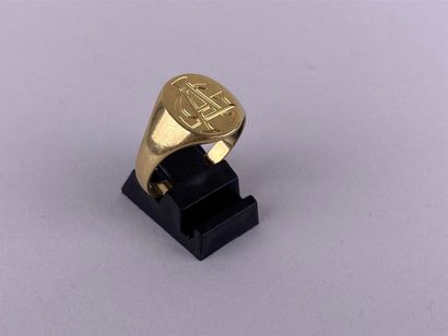 Chevalière en or jaune 18K chiffrée AG.
Poids...