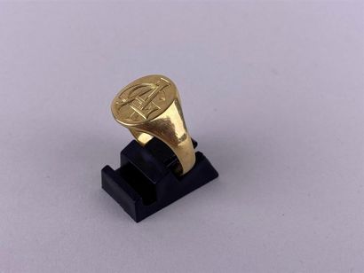 Chevalière en or jaune 18K chiffrée AG.
Poids...