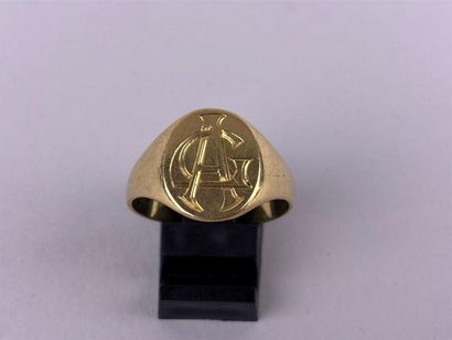 Chevalière en or jaune 18K chiffrée AG.
Poids...
