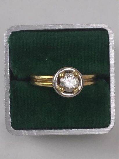 Bague solitaire en or jaune et gris 18K ornée...