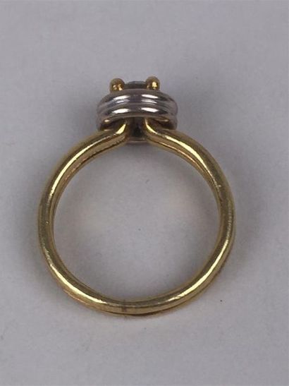 Bague solitaire en or jaune et gris 18K ornée...